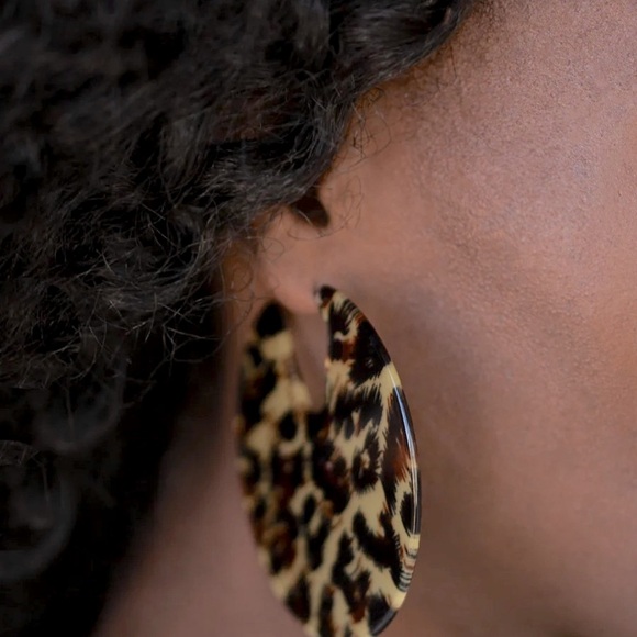 Haute Savannah Leopard Earrings paparazzi - Picture 1 of 2